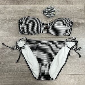 NWOT Victoria’s Secret The Bow Bikini Side Tie Bottom and Strappy Bandeau Top M